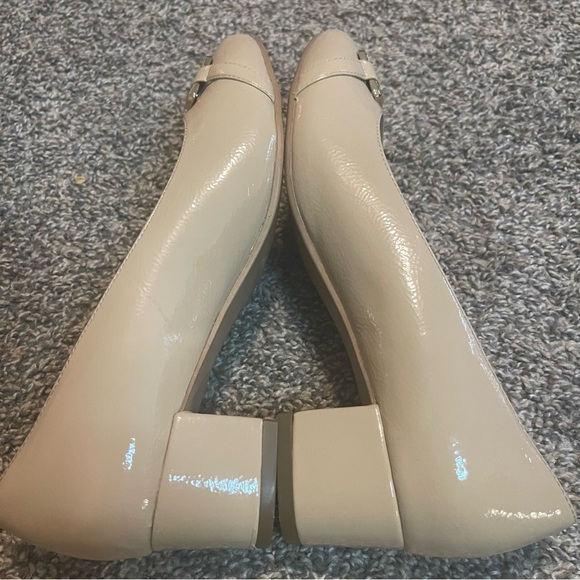 AEROSOLES Beige Flats with Gold Buckle SIZE 9 - Picture 6 of 14